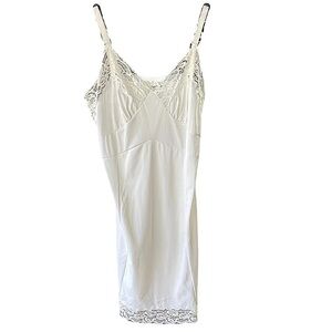 MOVIE Star Vintage Delicate Lace Trim Full Slip Chemise Dress Size 34